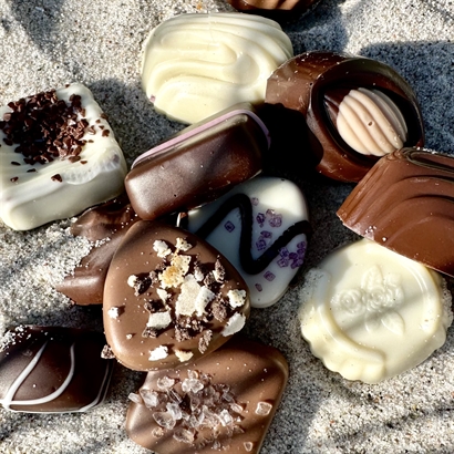 Sommergave med Hvidvin, Belgisk chokolade og Snacks.